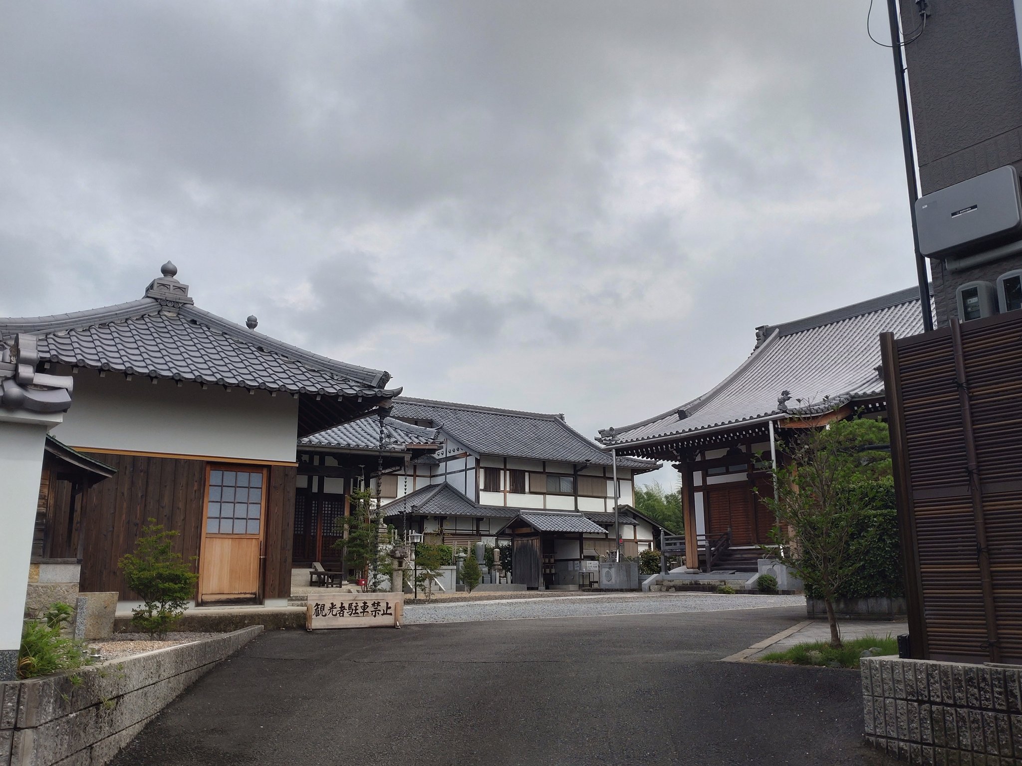 淀 長円寺 新選組ゆかりの地 30年近くの時間がかかったが お寺の修復も ようやく節目が見えてきました 只 新選組さんがおられたお堂をそのままの形で維持できるように残す場合 追加で 軽く2億以上かかることで 不可能な為 断腸の思いもありました