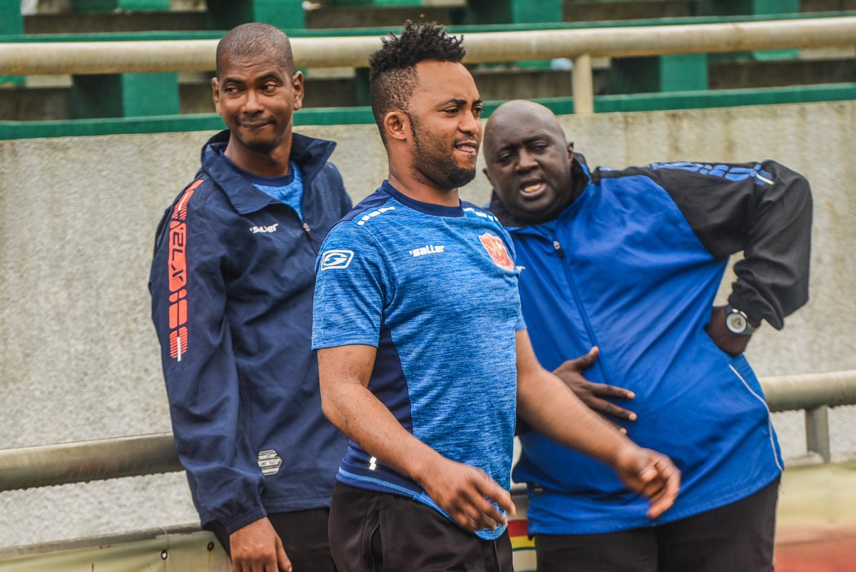 HACofficiel's tweet photo. C’est la 𝗥𝗘𝗣𝗥𝗜𝗦𝗘 😍
Les Matamkas ont effectué leur première séance d’entraînement de la saison au @StadeGLC sans ses internationaux U20 et ceux du Syli A' 💦
#PanAfricanTeam 🔴⚪️ https://t.co/DfnhlqytGD