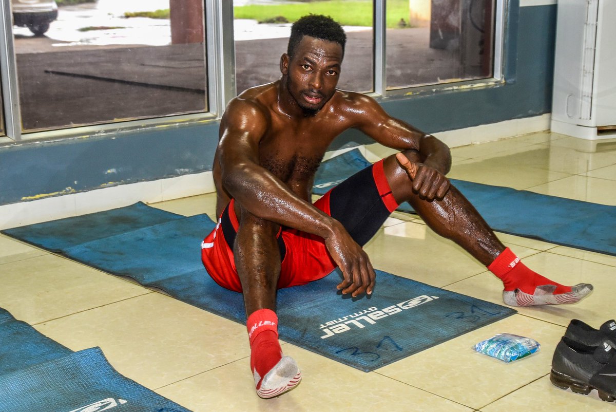 HACofficiel's tweet photo. C’est la 𝗥𝗘𝗣𝗥𝗜𝗦𝗘 😍
Les Matamkas ont effectué leur première séance d’entraînement de la saison au @StadeGLC sans ses internationaux U20 et ceux du Syli A' 💦
#PanAfricanTeam 🔴⚪️ https://t.co/DfnhlqytGD