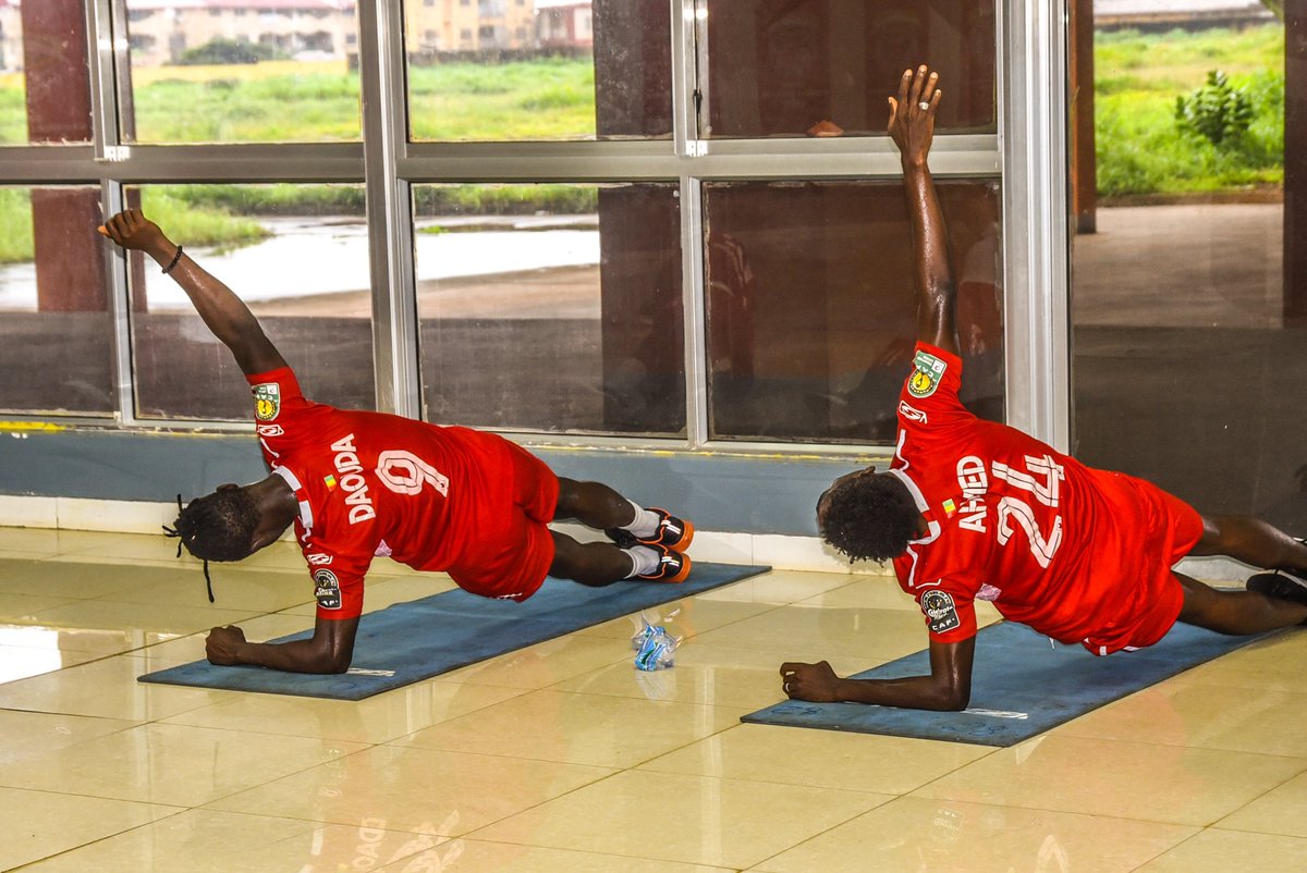 HACofficiel's tweet photo. C’est la 𝗥𝗘𝗣𝗥𝗜𝗦𝗘 😍
Les Matamkas ont effectué leur première séance d’entraînement de la saison au @StadeGLC sans ses internationaux U20 et ceux du Syli A' 💦
#PanAfricanTeam 🔴⚪️ https://t.co/DfnhlqytGD