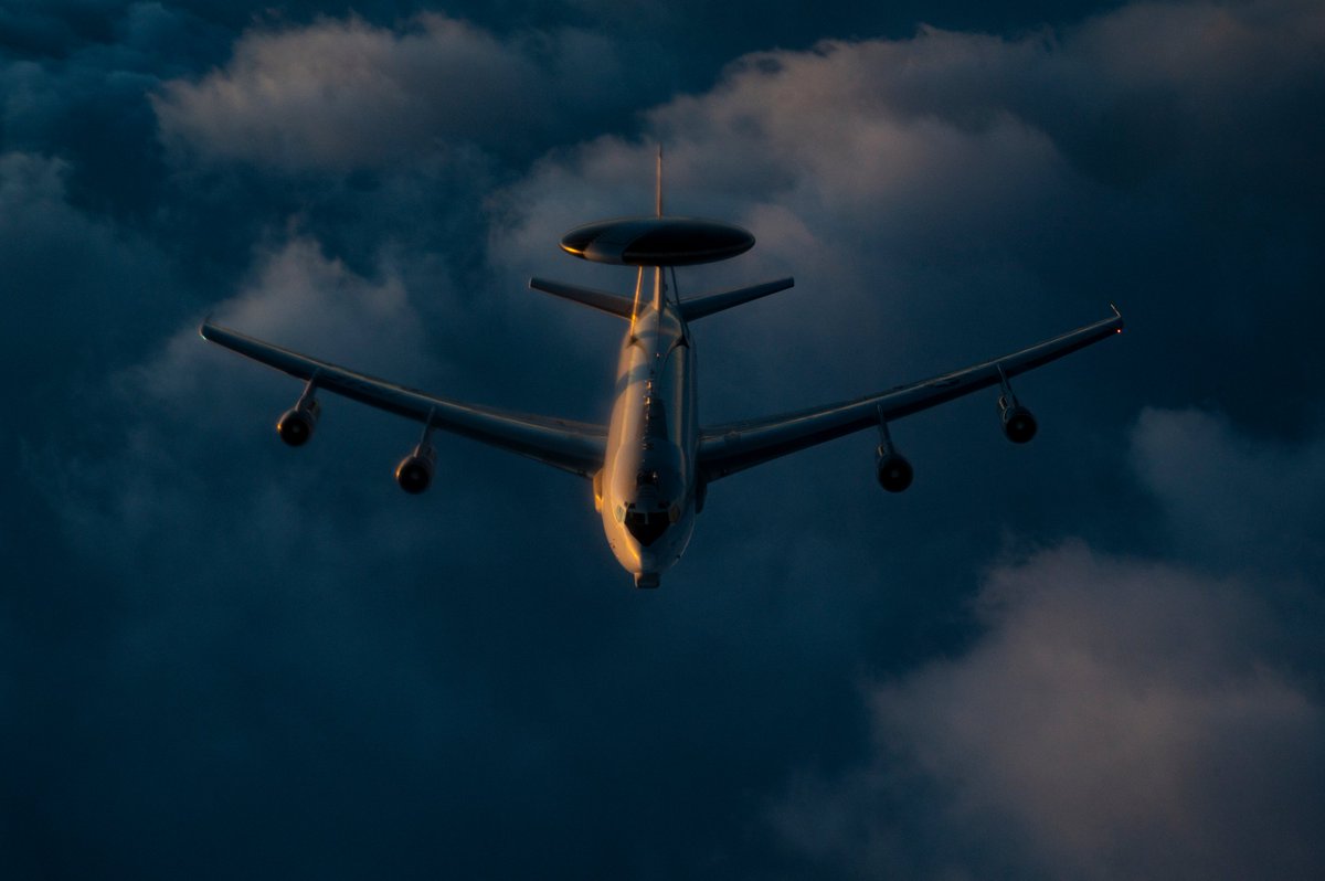 USAFCENT's tweet photo. An E-3 Sentry Airborne Warning and Control System aircraft conducts aerial operations during a US Presidential support mission within the @CENTCOM  AOR
#AFCENT forces remain #posturedtoprevail promoting security and stability in the region 
@usairforce📸by SSgt Christian Sullivan https://t.co/zFVinbrbJ3