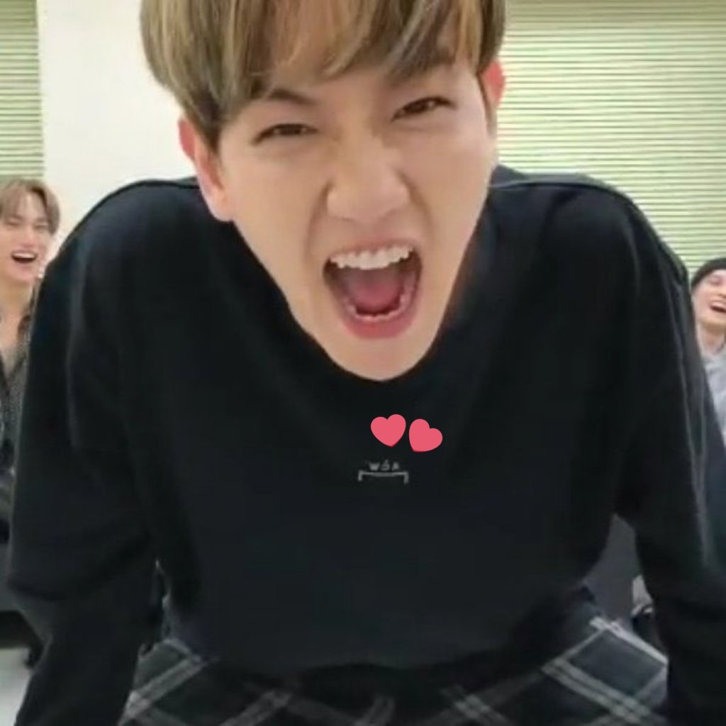 _exol_CB's tweet photo. พวกเฟื่อนสนิทเค้าเสื้อผ้าเหมือนกันเนอะ https://t.co/yMcH1pPaWi