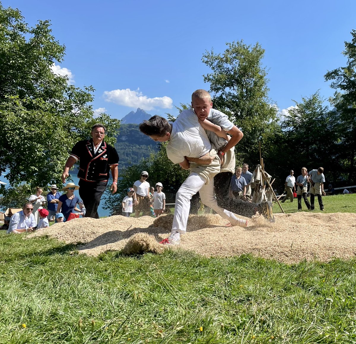 Ghayatt's tweet photo. Schönä 1. August
#1August2022 #Rütli #Bundesfeier #schwingen https://t.co/4FI6W6rEvK