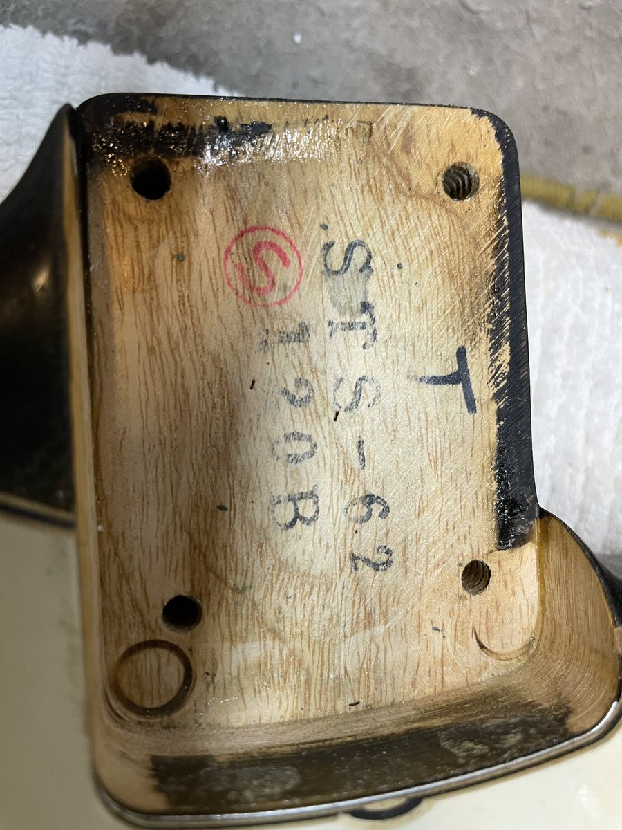 OtaichiGakki's tweet photo. やばいの来た😅
軽い3.1キロ代、、、
ズタズタやから修復&修復が必要だ🥴
#FenderJapan #87年製 #Extrad https://t.co/vzk4q7OC5Y