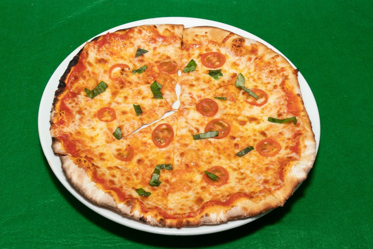 Mondays mean pizza!🍕🤤

Get a homemade margherita pizza for just £5 here at The Hub!💸

And add a topping of your choice for just 50p.🙌

Available 3PM-6PM every Monday, 01772 464297 to book.⏰