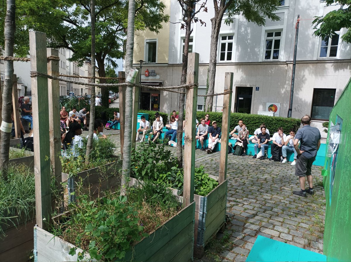 danielaarias25's tweet photo. 🗣️📢 Ending with Felix Lüdicke explaining the implementation process behind the famous and successful Piazza #Zenetti as one of the most interesting street experiments in #Munich It's just a great example of how good urban design can generate spaces where people want to stay!👏💥 https://t.co/kcNawZKbcQ