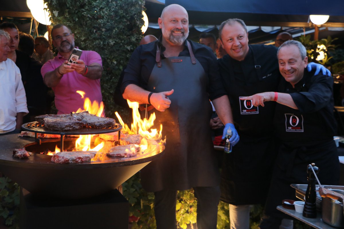 viandeorrouge's tweet photo. Les vacances sont finies oui, mais pas l'été !
Encore de belles journées pour profiter de son barbecue ou de sa plancha et partager de bons moments avec votre famille, amis ou collègues.
Bonne reprise à tous !
#Convivilalité #partage #rentrée22 #orrouge #viandeorrouge #limousine https://t.co/QxTMXqhv3u