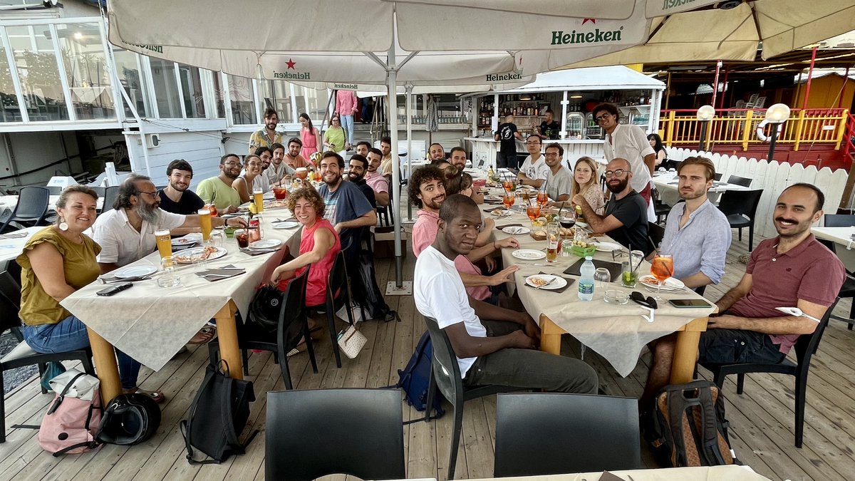 What a great time at #malga_center's aperitivo! We relaxed in front of the beach after a very dense year (yes, some did swim), some said their goodbyes before the holidays...and our young researchers surprised Faculty Members and the Lab Manager with a gift that made us proud!😎