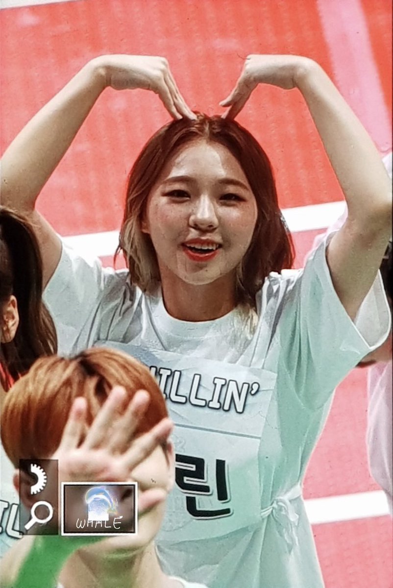 Chaerin making hearts and waving to fans at Isac 

220801 ISAC Preview 2
cc:Whale_0331
#ICHILLIN #아이칠린 #채린 #CHAERIN