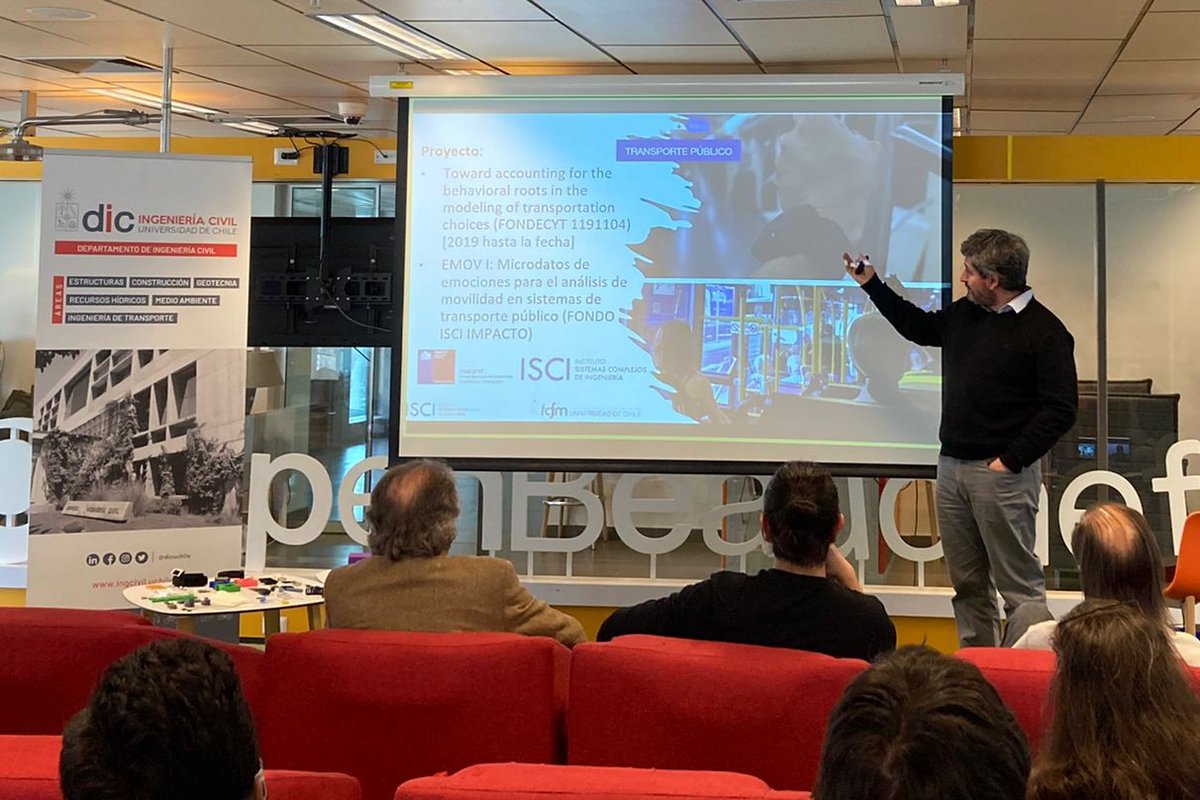 UChile_Beauchef's tweet photo. Investigadores del @centroISCI, @dicuchile e @IndustrialesUCH, en colaboración con FabLab de @OpenBeauchef, desarrollaron una biopulsera que proporciona datos para medir emociones https://t.co/GKF9MRdFDP https://t.co/VAyxAFXSL7
