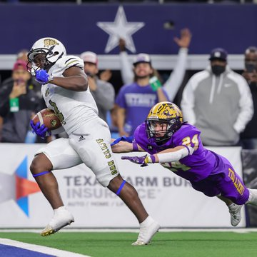 🤽🎾🏃‍♀️🏈🏐 
It's a great day kick off the 2022-23 UIL season! Best wishes to our student-athletes participating in water polo, volleyball, football, cross country and tennis. Enjoy the journey and stay safe!