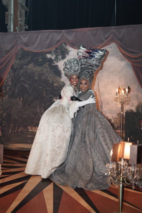 DArealBBJUDY's tweet photo. 👸🏽👸🏽 #bridgertonexperience https://t.co/71S9uIT4Qw