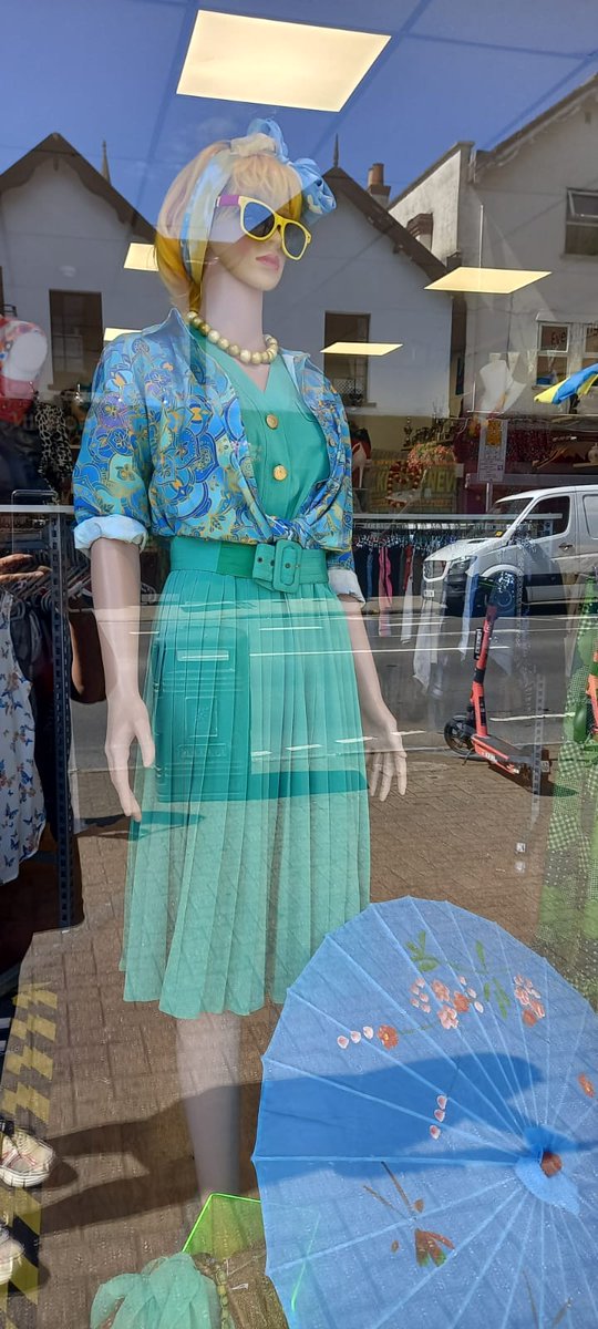 Wow #vintage @uk_cancer  open Tuesday 9am #bishopston  <a href="/Caroline_Keech/">❤️Caroline Keech 🏴󠁧󠁢󠁷󠁬󠁳󠁿</a>