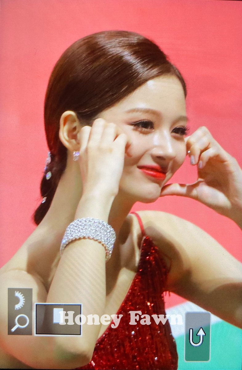 Sullyoon_CN's tweet photo. 220801 don't cry🥺

#NMIXX #엔믹스 
#SULLYOON #설윤 https://t.co/YostwPKlmo