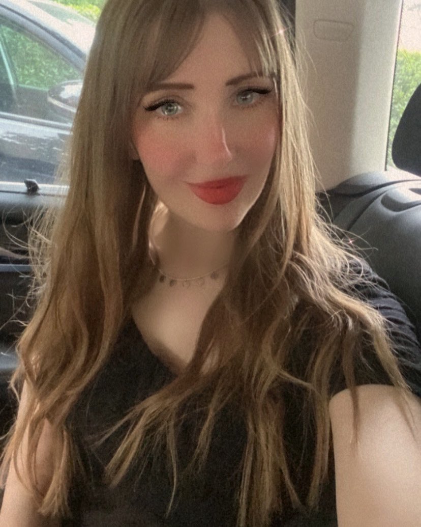 jennaminniee's tweet photo. Happy mondayyyy 🤍🤍🤍🥰 https://t.co/KeNsg1oPHl