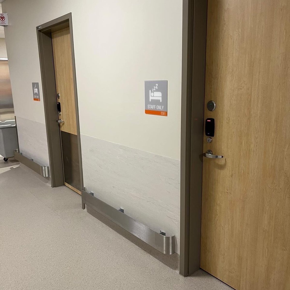 Portsofcalls's tweet photo. Emergency physician. Stanton Territorial Hospital. Yellowknife, NWT, Canada. Photo credit donga1 #medtwitter #callrooms #portsofcalls #greatnorth #auroraborealis #emergencymedicine https://t.co/b3RBbgI9MX