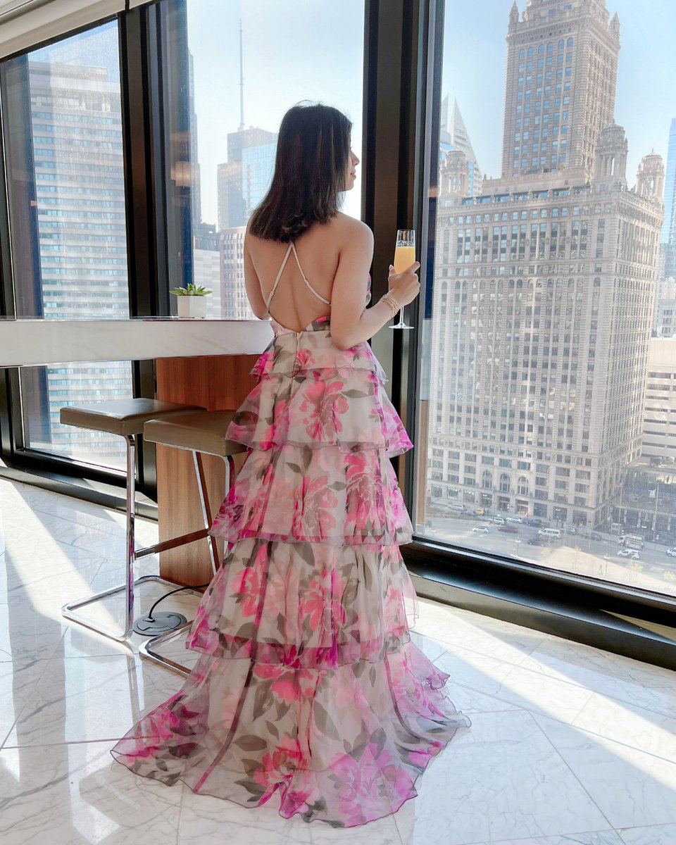 "Aim for the sky, but move slowly, enjoying every step along the way. It is all those little steps that make the journey complete." Happy Monday from The Langham Club lounge! #LovingLangham #CelebrateTheEveryday #MondayMotivation

📷 @ash_and_aaira