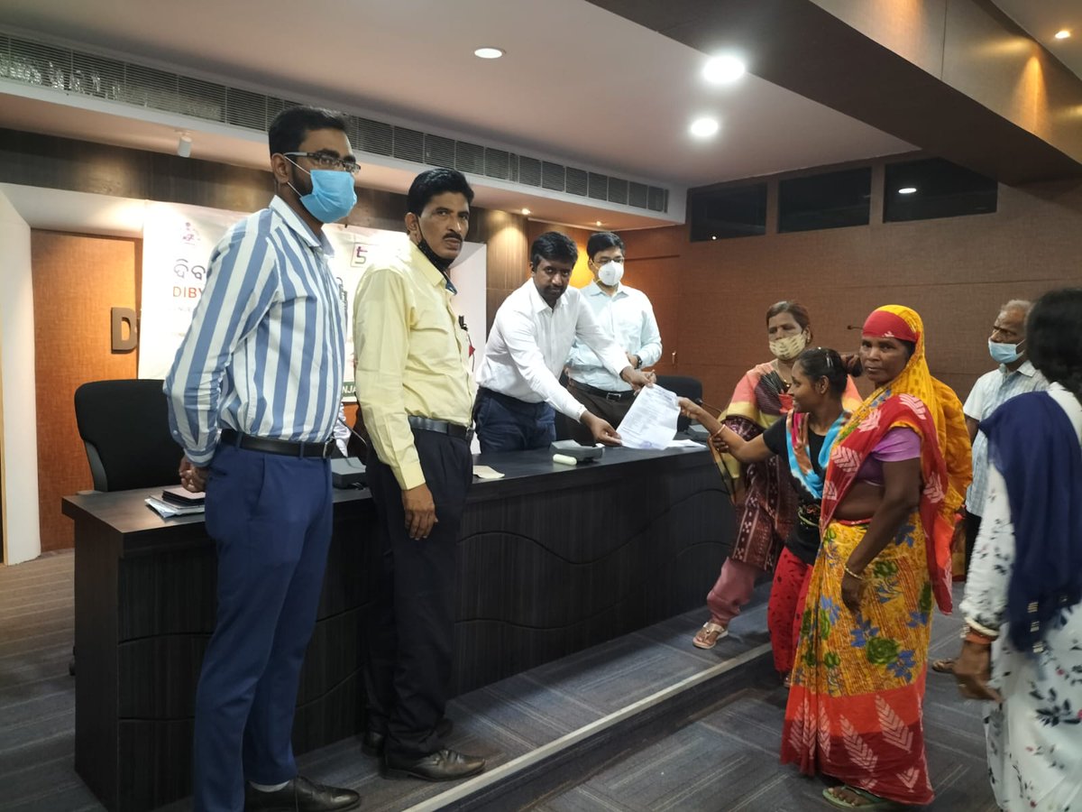 Nac_Chatrapur's tweet photo. In today's Divyangjan samadhan public grievance redressal meeting, collector sir handed over DRI loans sanction letter to two differently abled beneficiaries of chatrapur NAC.
@Ganjam_Admin @DUDA_Ganjam https://t.co/FHPLg6fyPJ