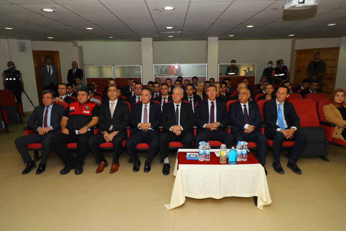EmniyetErzurum's tweet photo. İl Emniyet Müdürümüz Sayın Levent TUNCER, Kriminal Daire Başkanlığınca Düzenlenen ''OLAY YERİ İNCELEME VE KİMLİK TESPİT BRANŞ EĞİTİMİ'nin açılışına katıldı. @ErzurumValilik @TC_icisleri @EmniyetGM https://t.co/2wETTDWvtP