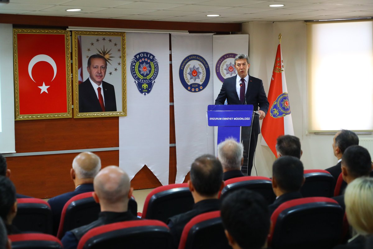 EmniyetErzurum's tweet photo. İl Emniyet Müdürümüz Sayın Levent TUNCER, Kriminal Daire Başkanlığınca Düzenlenen ''OLAY YERİ İNCELEME VE KİMLİK TESPİT BRANŞ EĞİTİMİ'nin açılışına katıldı. @ErzurumValilik @TC_icisleri @EmniyetGM https://t.co/2wETTDWvtP