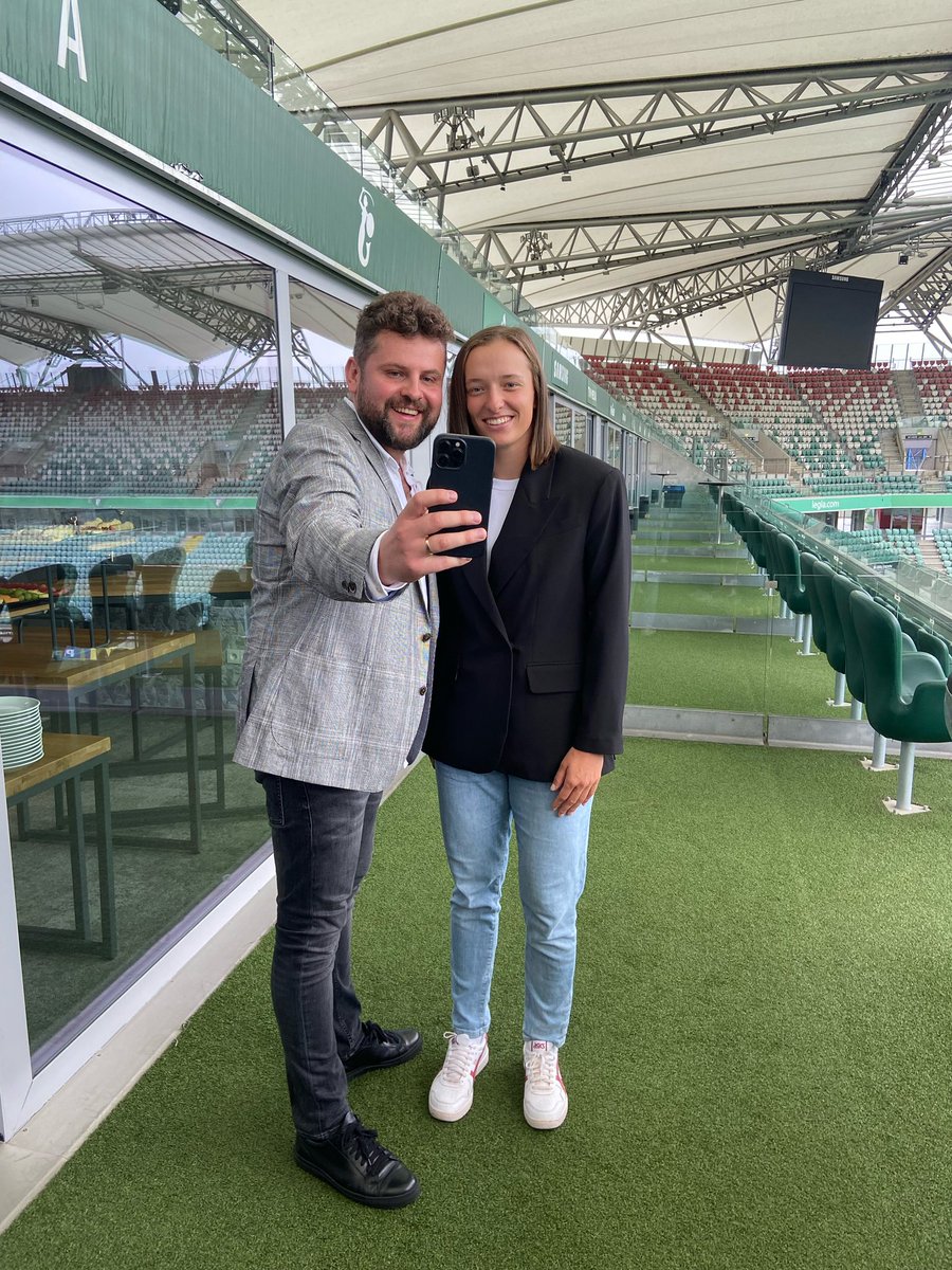 qczkowski's tweet image. Mistrzyni na korcie i Mistrzyni ciętej riposty @iga_swiatek. Tego drugiego mistrzostwa „doświadczyłem” osobiście. Od wczoraj uwielbiam jeszcze bardziej. #bnpparibaspolandopen #1GA @sport_tvppl