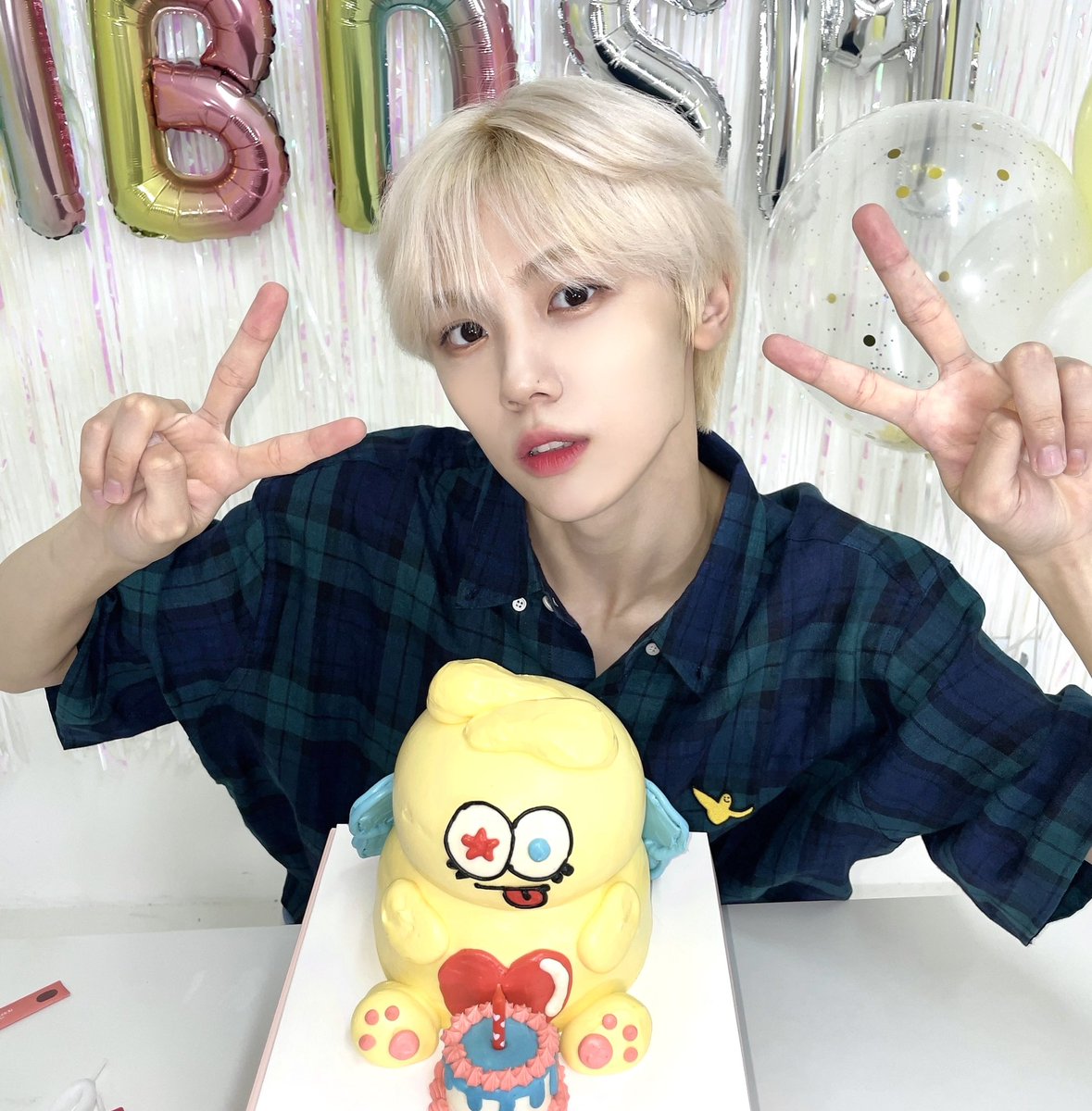 AHNLOOKS's tweet photo. happy birthday to bestest boy in the world 💛 https://t.co/mt2uZAYZOa