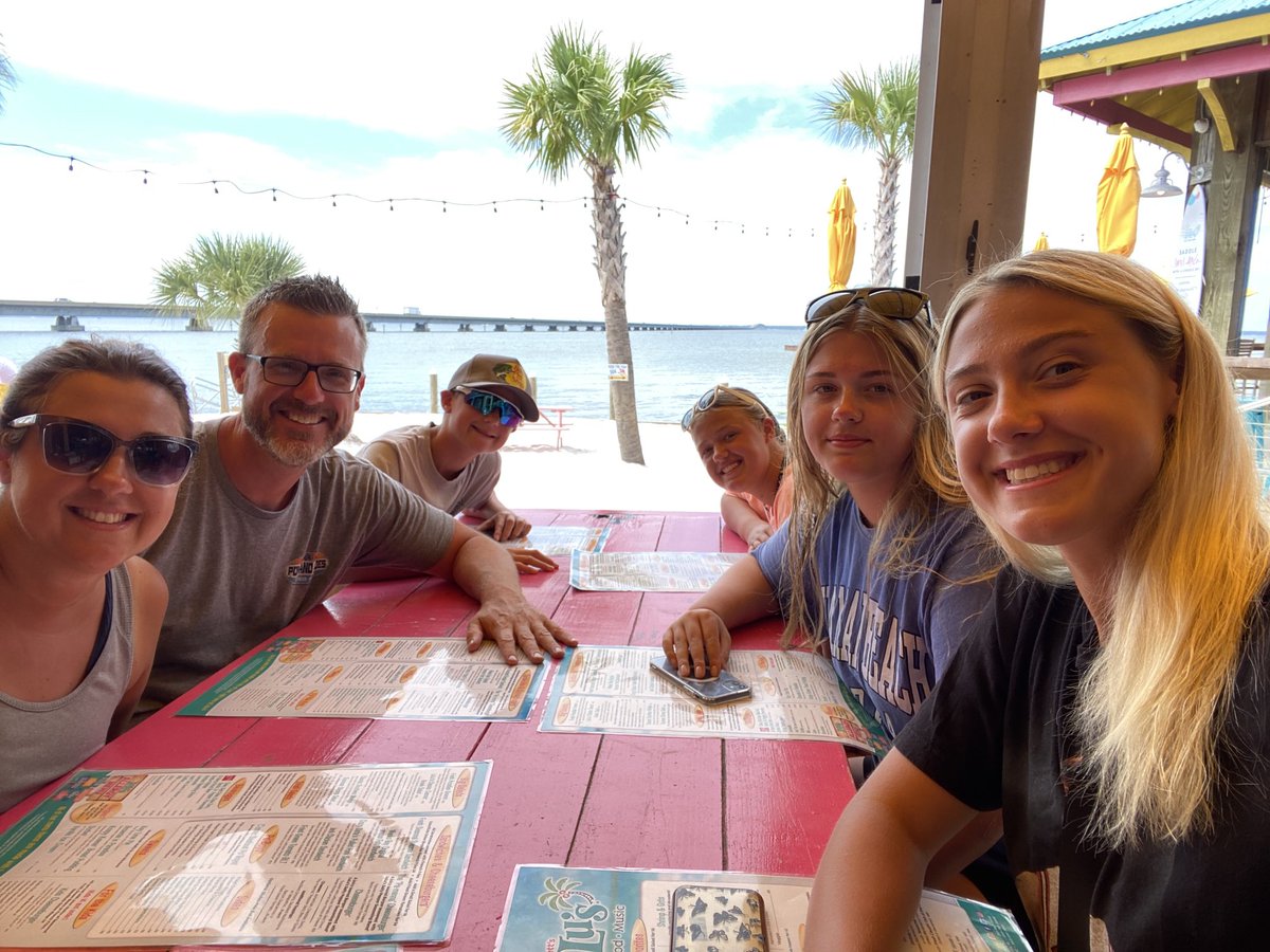 mmtierney33's tweet photo. Happy Birthday ⁦@itierney1418⁩! 19 years ago our family was born. As you see me busy w/ your Sisters &amp; Brother now, know that was me w/ you then. &amp; happy bday to ⁦@KristinaT1erney⁩ who turned 15 the day we drove to Destin 10 days ago. ❤️ you both!! https://t.co/bdR28jcZWa
