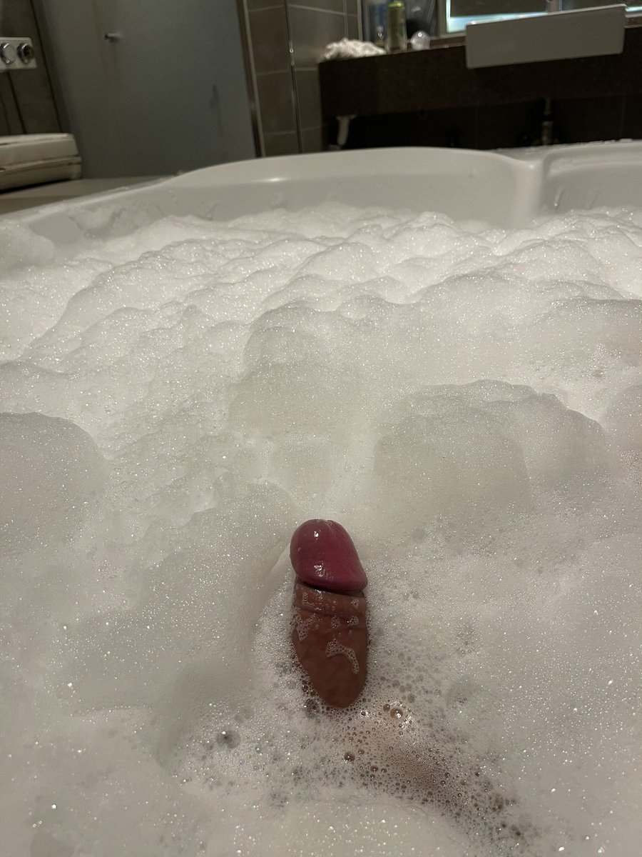 Gusbell1234's tweet photo. ลงอ่างกันไหมคับ🛁💦❄️🍌 https://t.co/jbKwIhrEYk