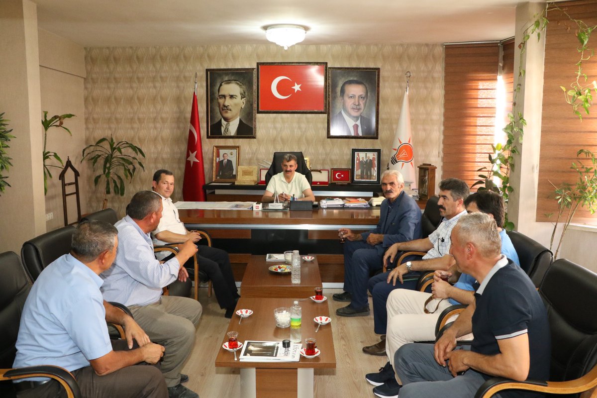 haltinsoy68's tweet photo. "Halka hizmet hakka hizmettir" inancıyla çıktığımız bu kutlu yolda kıymetli vatandaşlarımız ile parti binamızda bir araya geldik.

Hamdolsun #İnandığımızYolda ilk günkü aşkla halkımız ile birlikte kol kola yürümeye devam ediyoruz.

#İşimizVaktimizdenÇok https://t.co/KZl2RUx7GB