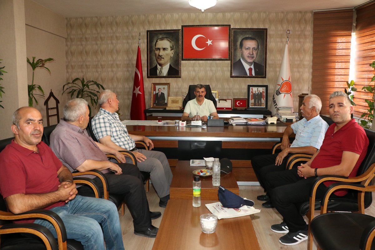 haltinsoy68's tweet photo. "Halka hizmet hakka hizmettir" inancıyla çıktığımız bu kutlu yolda kıymetli vatandaşlarımız ile parti binamızda bir araya geldik.

Hamdolsun #İnandığımızYolda ilk günkü aşkla halkımız ile birlikte kol kola yürümeye devam ediyoruz.

#İşimizVaktimizdenÇok https://t.co/KZl2RUx7GB