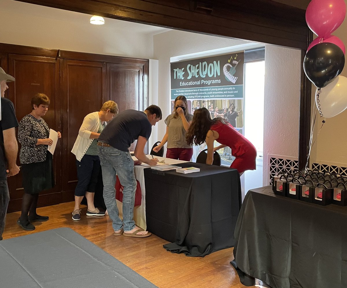 PatriciaZahn's tweet photo. Excited to be at @DesLeeFineArts kickoff today. Great way to start off a new month! #UMSLProud #EngagedCampus https://t.co/FxqsUc9fzB