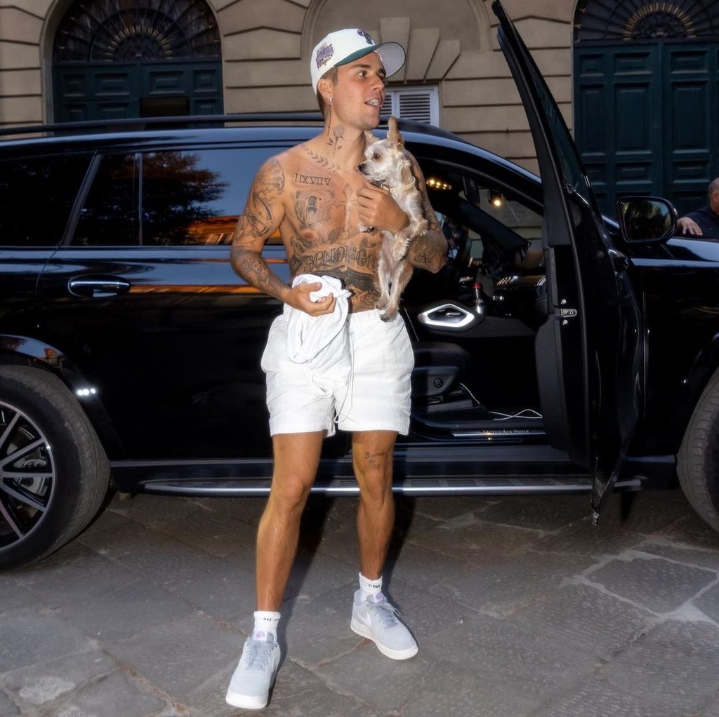 JBieber_ITALY's tweet photo. [FOTO] @justinbieber su Instagram:-“And we’re back my glickssss @RoryKramer takin pics takin pics” https://t.co/0wPlkpraKW