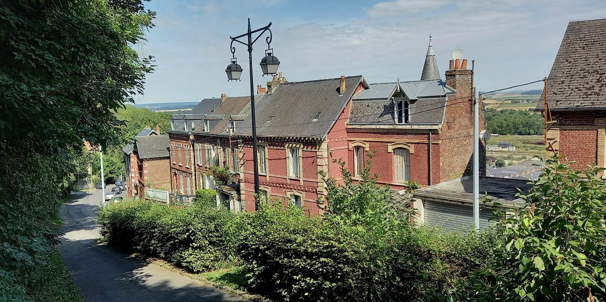 LaonTourisme's tweet photo. [L🅰️ON D'🅰️NT🅰️N]
📍 Vue sur la rampe Saint-Marcel 

#Laon #laondantan
#Aisne #hautsdefrance #Picardie
#rue #quartier #gare #villehaute #villebasse
#thenandnow #thenandnowlaon #avantapres #beforeandafter #pastandpresent
#oldpics #oldandnew
#cartespostales #cartespostalesanciennes https://t.co/Mr9fetF9Of
