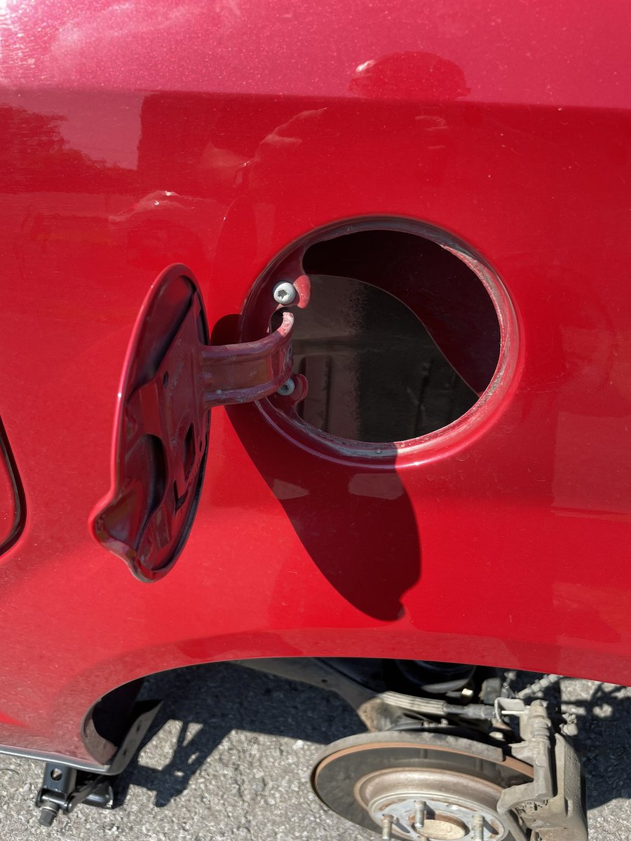 directmx's tweet photo. Do we know any auto mechanics in Cornwall, Ontario? Wheel bearing, electrical, filler tube etc…. https://t.co/3O1985d71X