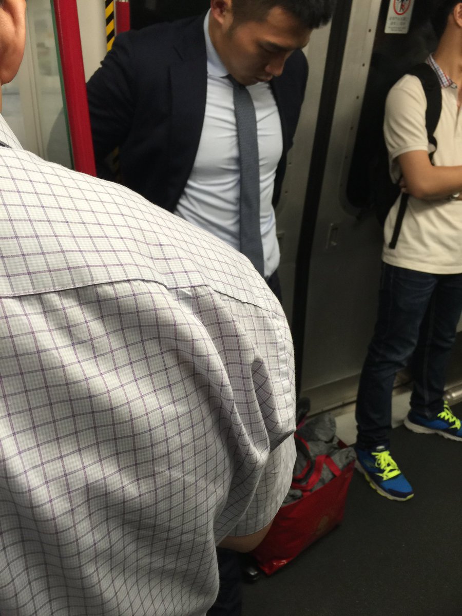 letletlet85's tweet photo. 微博舊圖。網紅凱���。當天我跟他一起在中環上車，他在天后下車。拍攝了7張圖，忘記當時放了多少上網。他應該是我唯一一個被我拍而我又之後follow他社交媒體直到現在的人。 https://t.co/bwbBC36tSQ