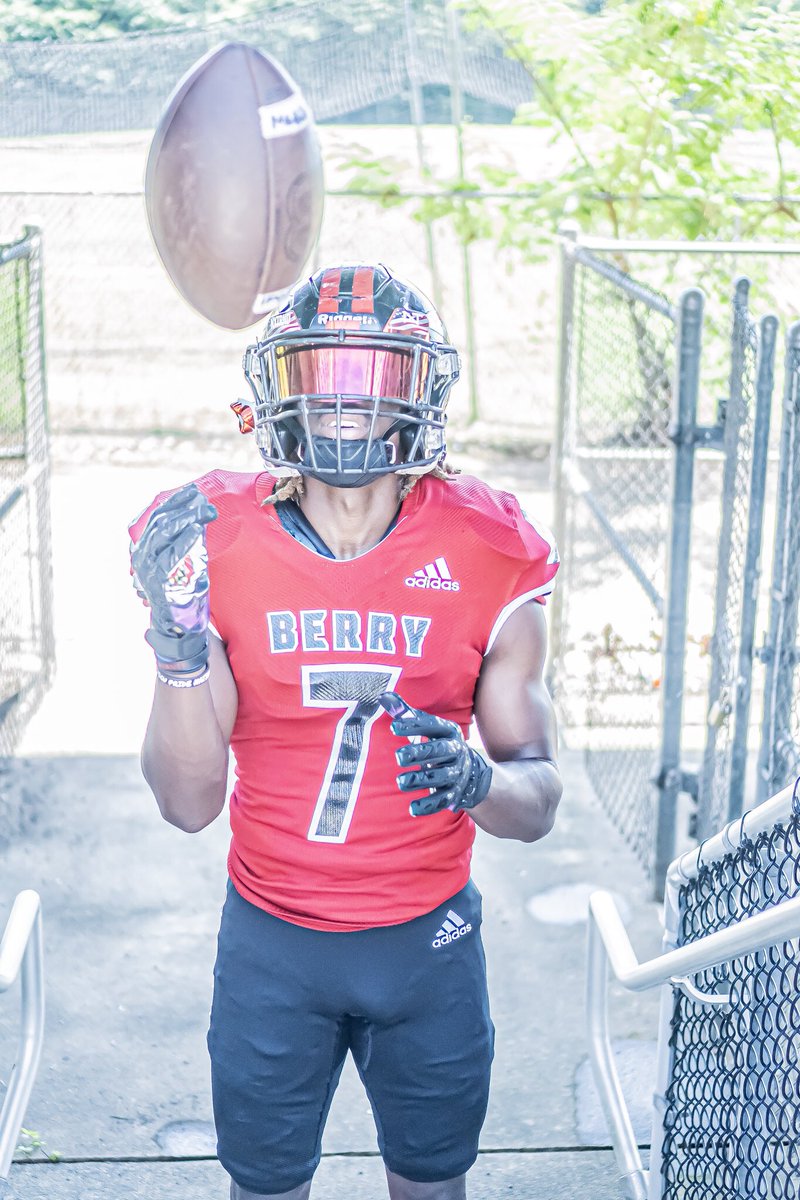 Tyler Perkins 🏈🏀 tweet media