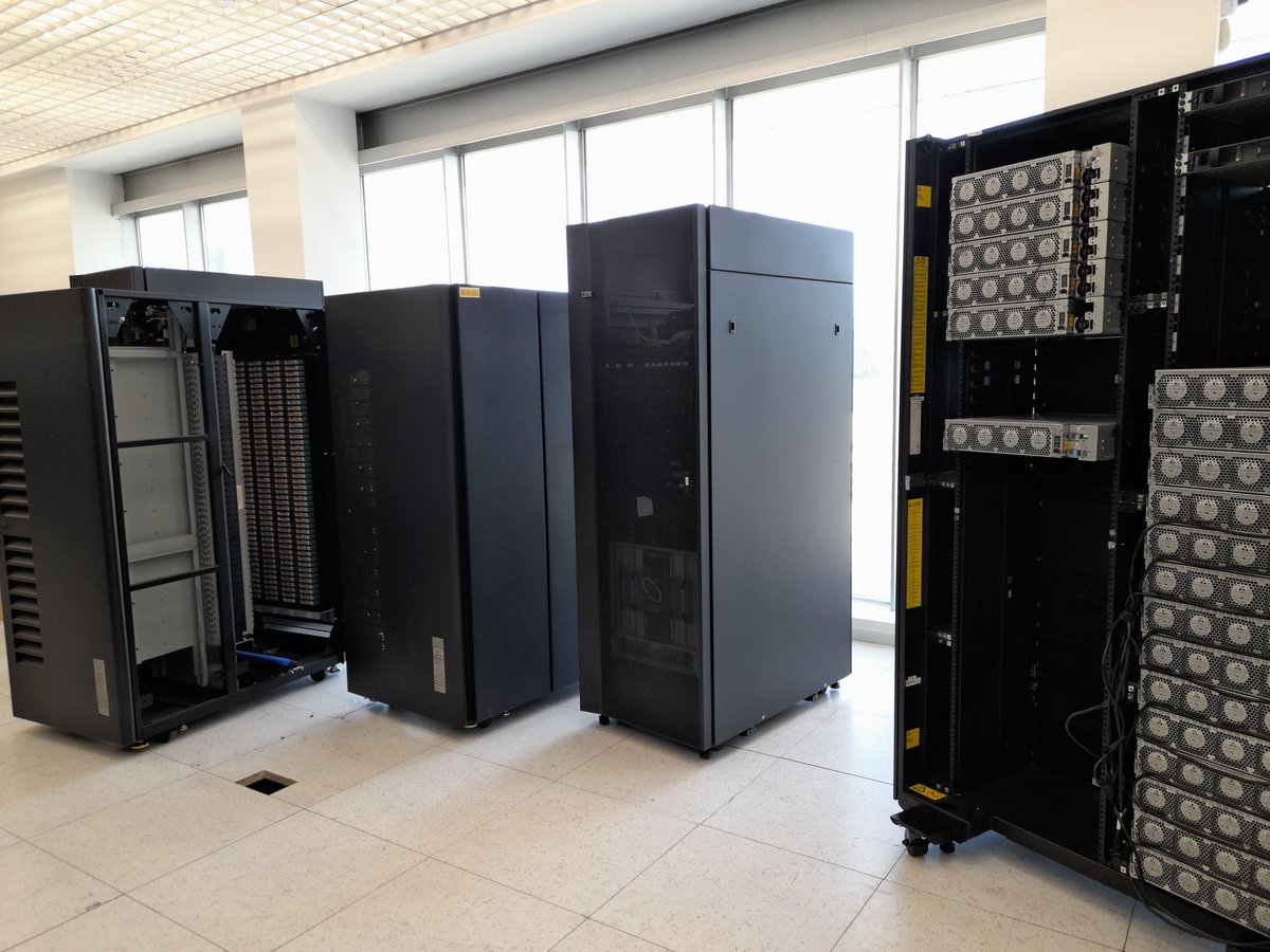 Después de más de una década de servicio parte de #magerit va a exponerse en <a href="/informaticaupm/">ETSI Informáticos</a> de <a href="/La_UPM/">Universidad Politécnica de Madrid</a> #MuseoHistóricoDeLaInformática