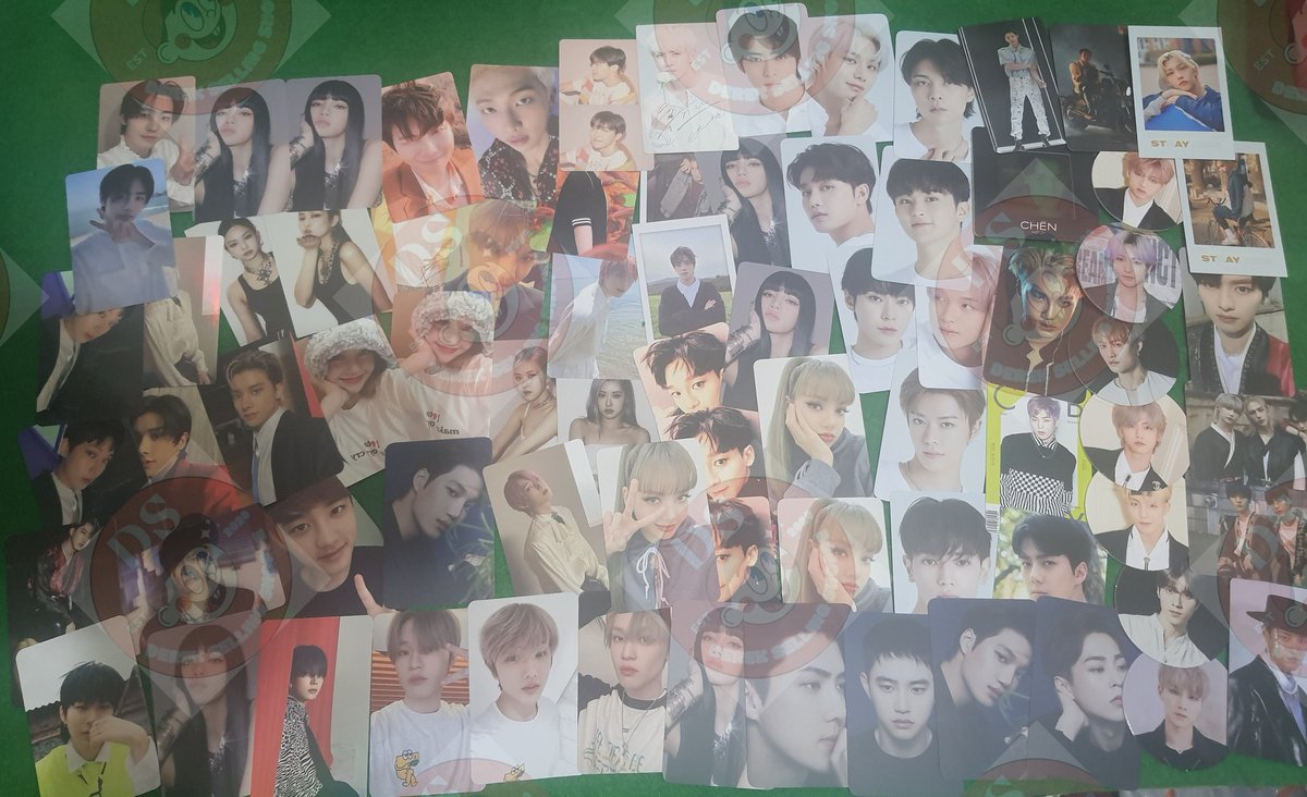 DerekShoppe's tweet photo. Waley na yata albums for 88pesos 🙄 what if photocards na lang, dami tambay lang sila sa😭 https://t.co/XoG3hCJRsJ