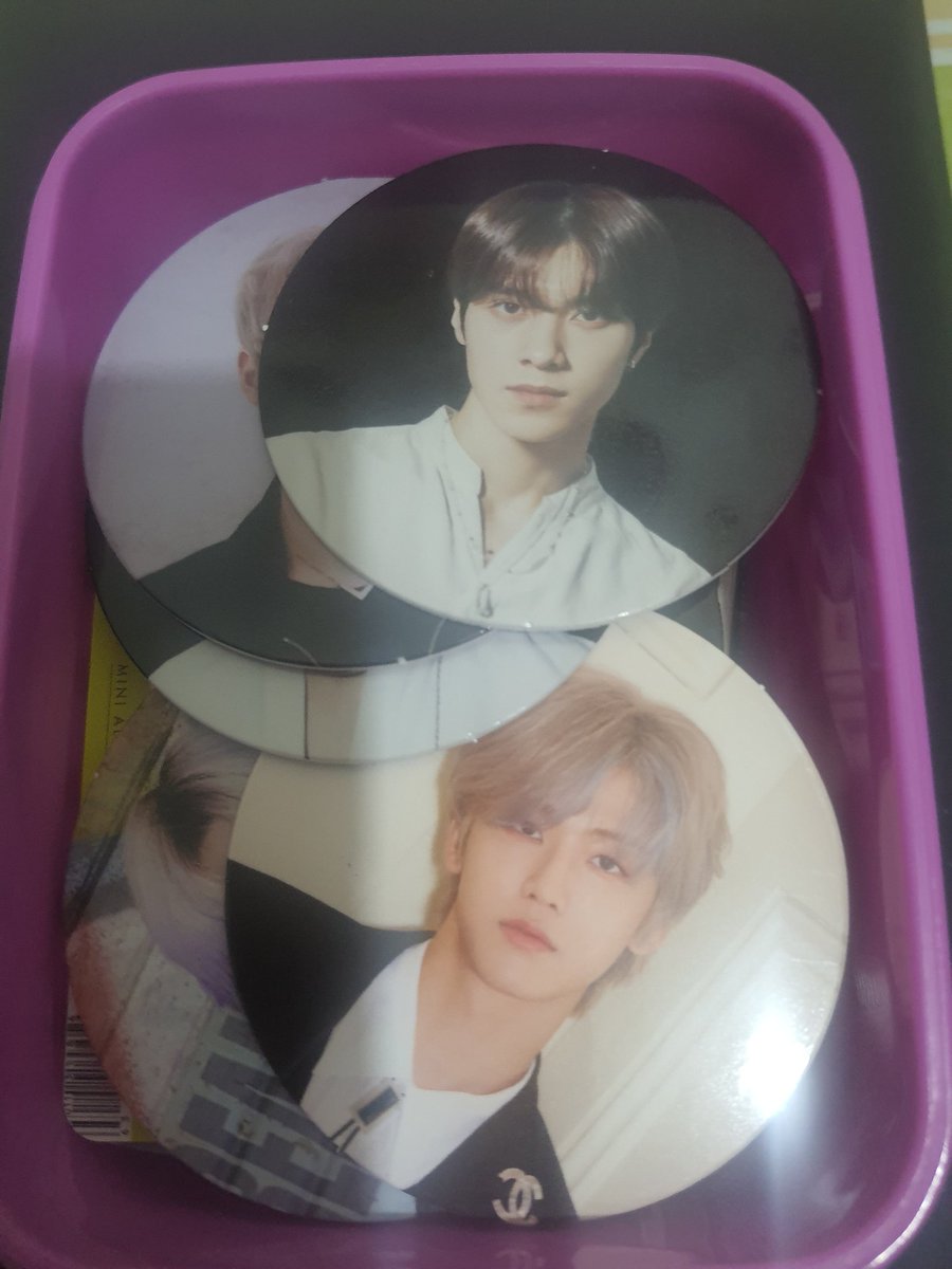 DerekShoppe's tweet photo. Waley na yata albums for 88pesos 🙄 what if photocards na lang, dami tambay lang sila sa😭 https://t.co/XoG3hCJRsJ