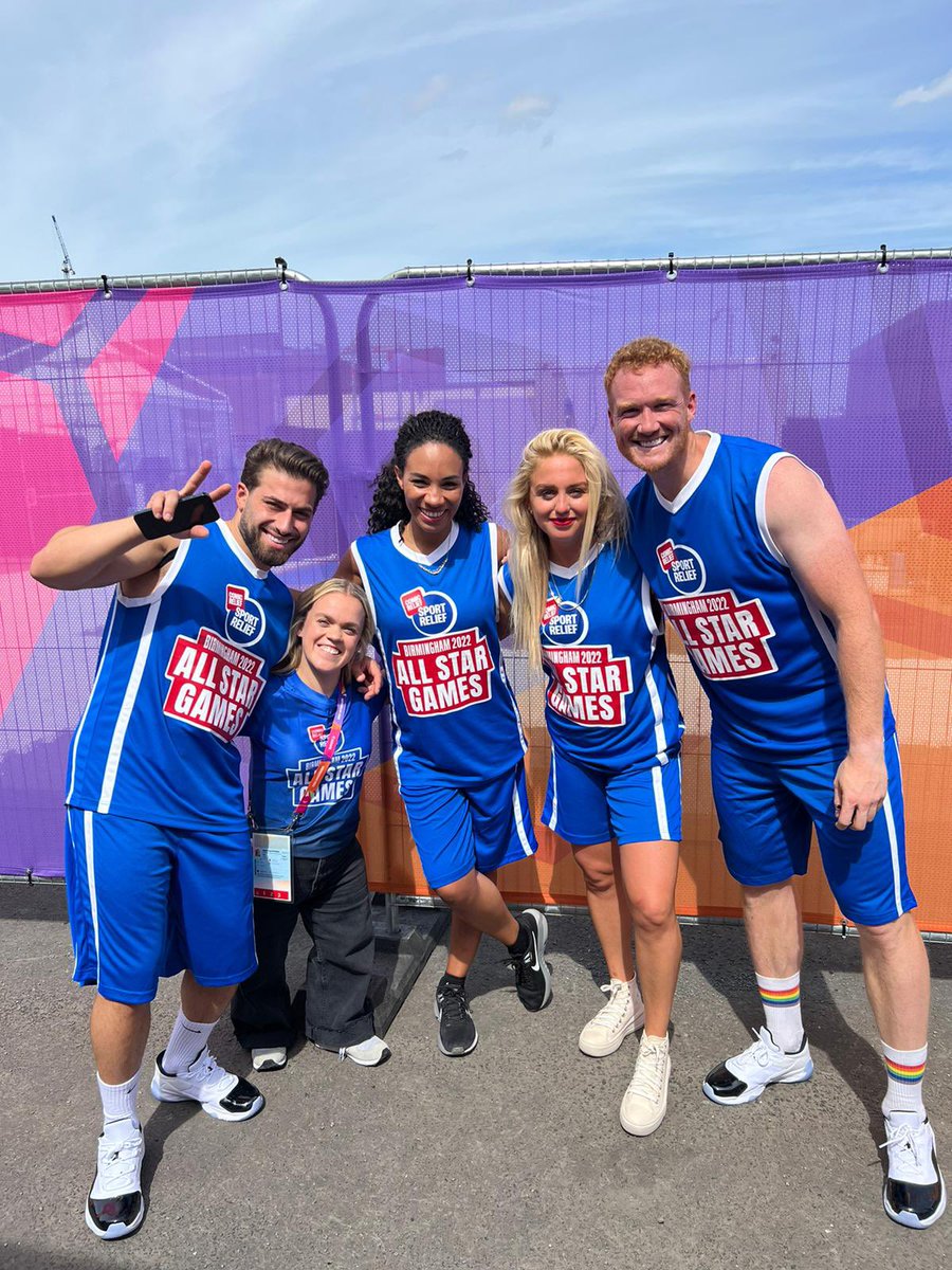 The blue team! @comicrelief @sportrelief 💙💙💙
@GregJRutherford @KemCetinay @aimee_fuller @MichAckerley