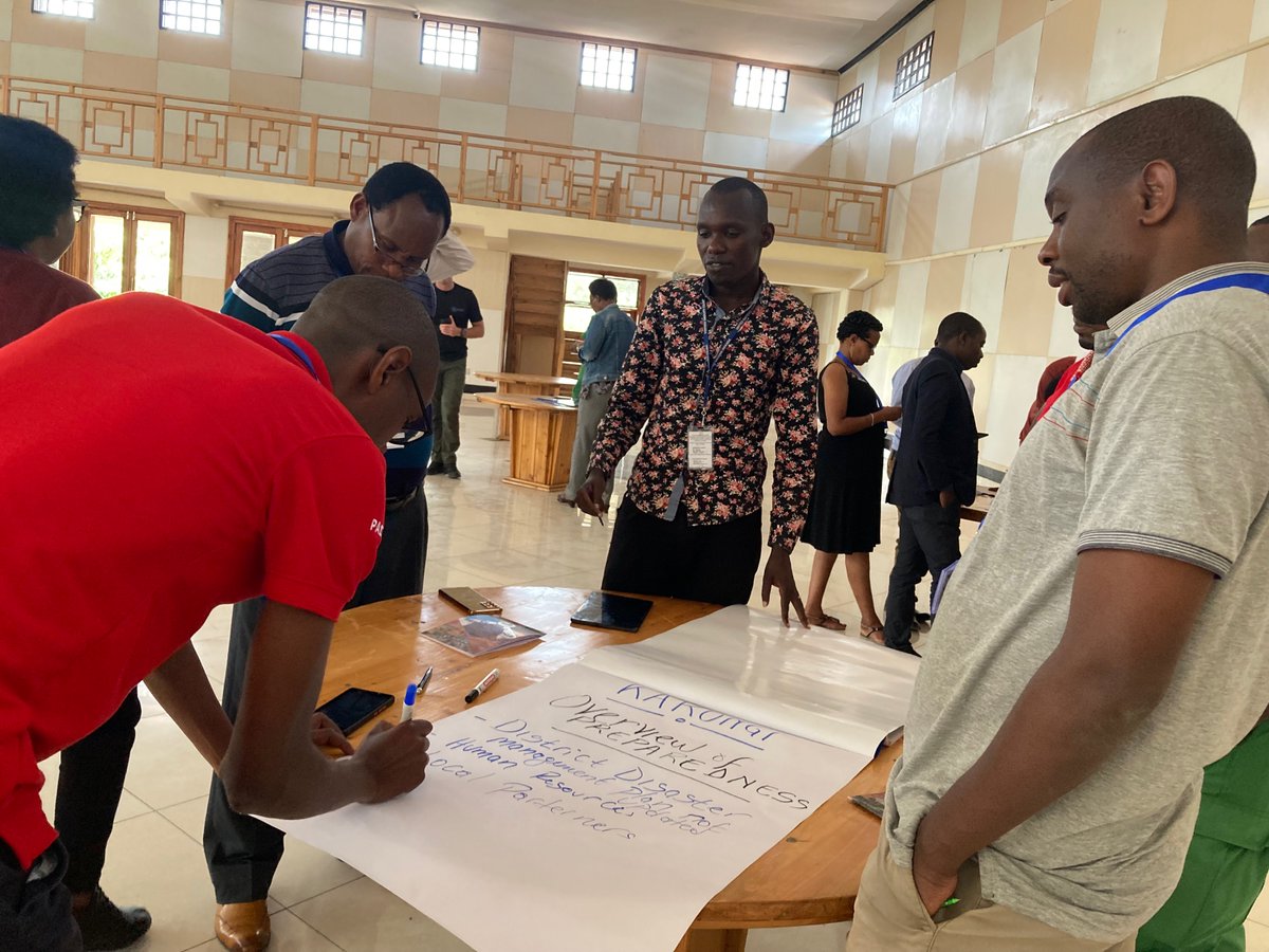 EdithHeinesWFP's tweet photo. Thank you @RwandaEmergency for your partnership in organizing a training on #disasterriskmanagement to strengthen the capacities of local leaders on disaster preparedness and response across 6 districts. Thanks to all participants engaged in managing emergency response actions! https://t.co/k3EsCbmf7D
