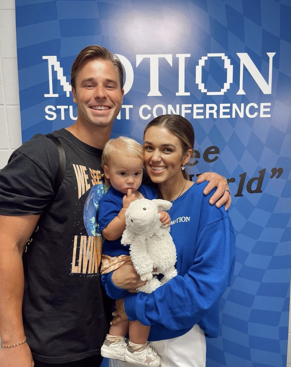 sadierob's tweet photo. MOTION Student Conference this past weekend was AMAZING!!! nothing like seeing thousands of students on fire for JESUS! love being a part of a generation in MOTION!!! 💙 https://t.co/5vpb4cEdFk