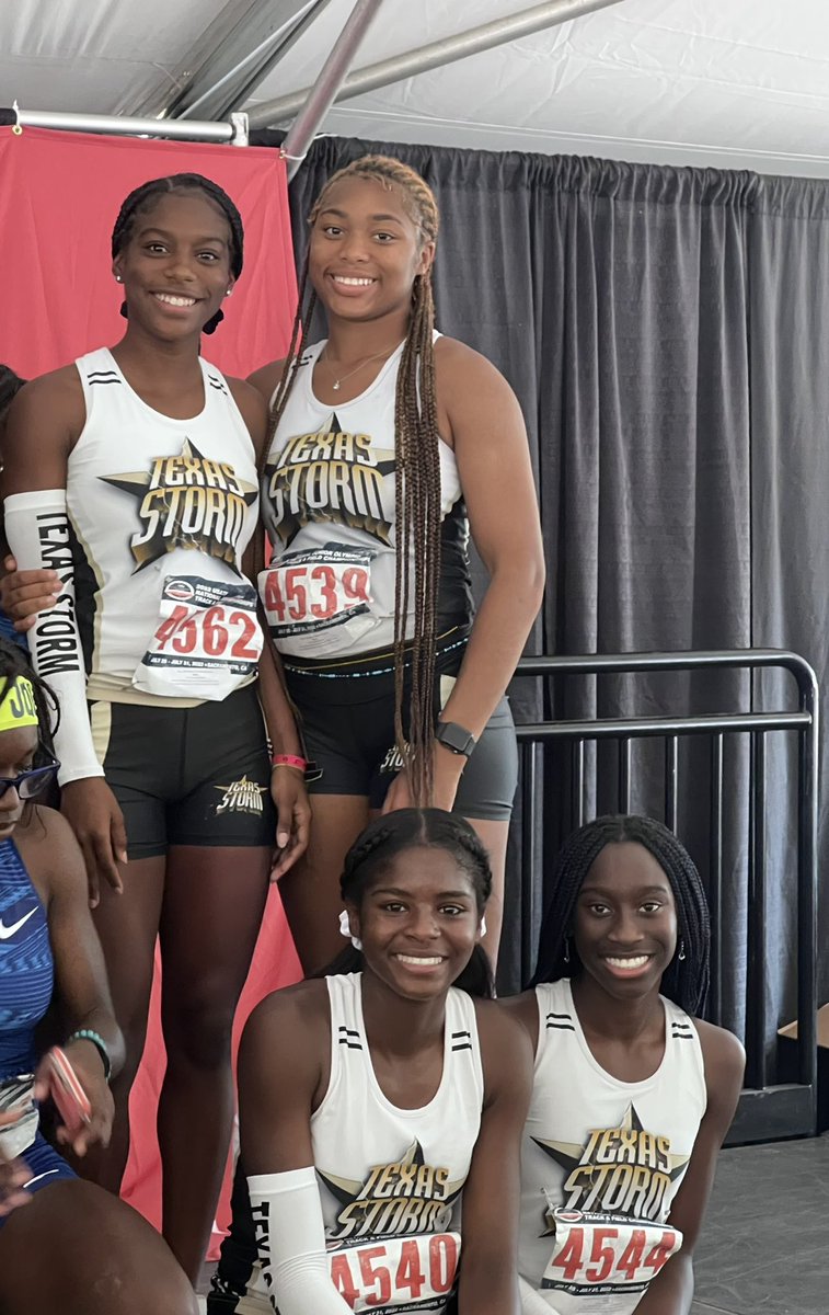 MadisonC0407's tweet photo. Junior Olympics 2022 Texas Storm 4x400 relay team 7th in the nation 💪🏾 https://t.co/wFx7AznTnu