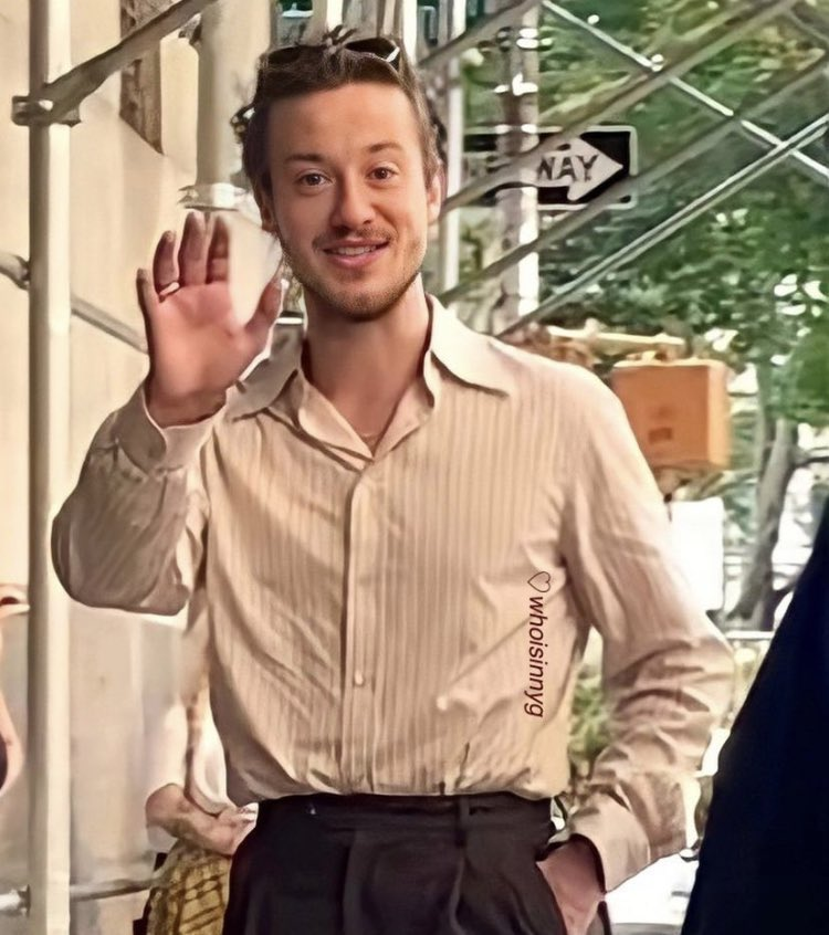 lmunsulo's tweet image. sinceramente, nem lembro da minha vida antes de joseph quinn