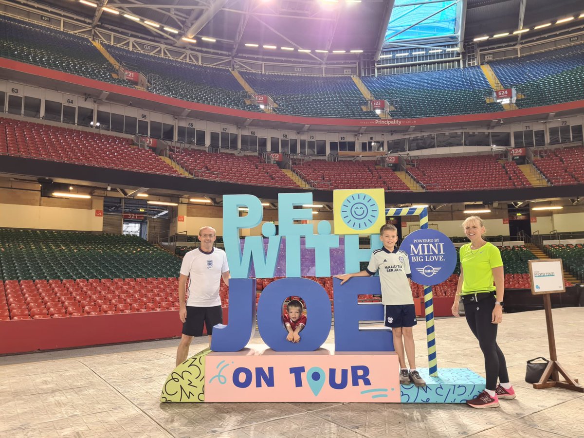 tcscouser's tweet photo. @thebodycoach thank you so much for coming to #cardiff @principalitysta with your #PEWithJoeOnTour Samuel, Thomas and @ClaireH97683902 had an amazing morning. #biglove Thank you to Nikki too. #firstautograph https://t.co/DMnPGwE0xz