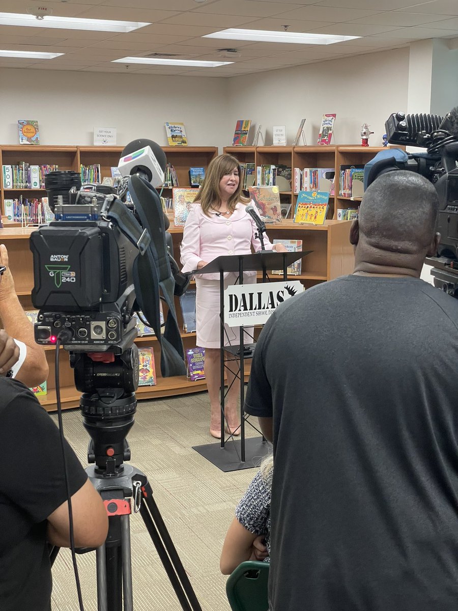 Kicking off Redesign Calendar Day 1 @ednarowedisd with a visit from Superintendent Elizalde! <a href="/BucknerTerrace/">BTHA</a> @MRamirezDISD <a href="/TransformDISD/">Dallas ISD OTI Public School Choice</a> <a href="/dallasschools/">Dallas ISD</a> @TrusteeHenry