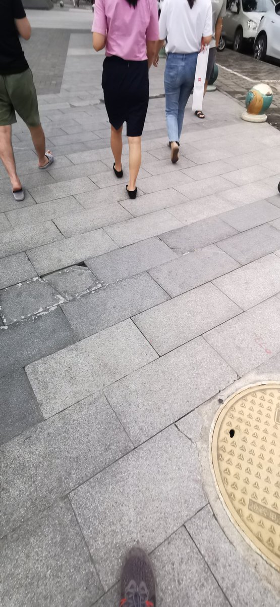 SiwaBoy7's tweet photo. 职业装+平底鞋+蕾丝船袜，我的最爱啊 #街拍美腿 #街拍 #丝袜 #船袜 #蕾丝船袜 #平底鞋 #职业装 #扫楼 #打胶 #少妇诱惑 https://t.co/0UZDLlGqmC