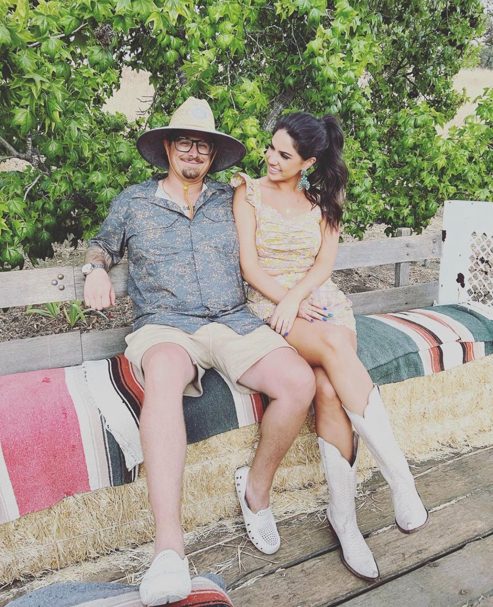 HardyMusic's tweet photo. Vibin’ w my queen https://t.co/x8AILdQGI8