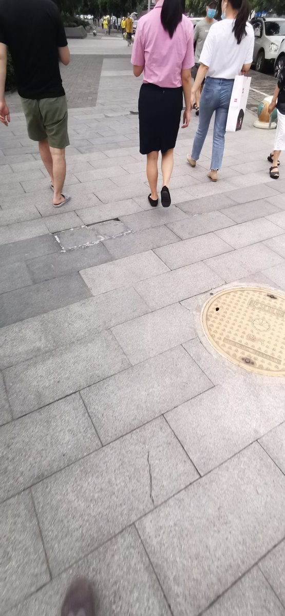 SiwaBoy7's tweet photo. 职业装+平底鞋+蕾丝船袜，我的最爱啊 #街拍美腿 #街拍 #丝袜 #船袜 #蕾丝船袜 #平底鞋 #职业装 #扫楼 #打胶 #少妇诱惑 https://t.co/0UZDLlGqmC