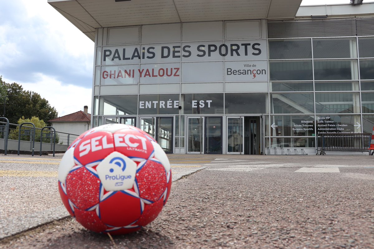 gbdh_handball's tweet photo. 👋🏻 Bienvenue à Besançon !
🥰 Voici le 𝙣𝙤𝙪𝙫𝙚𝙖𝙪 𝙗𝙖𝙡𝙡𝙤𝙣 @selectsport_handball pour la prochaine saison de ProLigue.
#AllezleGBDH #SelectHandball https://t.co/G9dsu7N29C